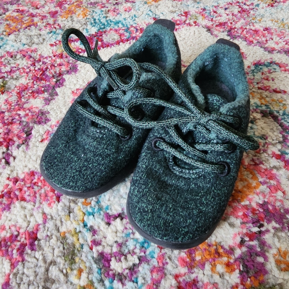 LIKE NEW Smallbirds